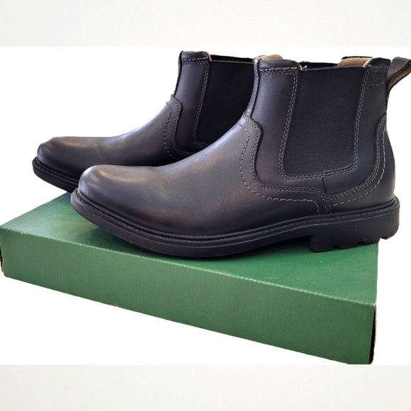 Clarks Leather Lug Sole Chelsea Boots - Picture 2 of 11